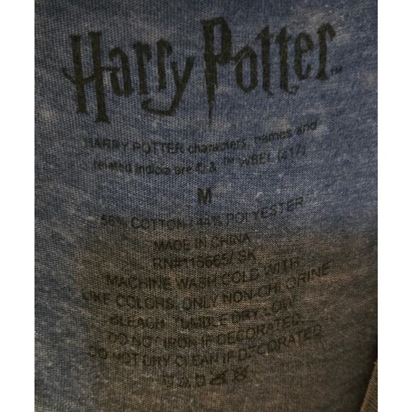 Harry Potter Hogwarts School of Witchcraft & Wizardry V-Neck T-shirt Size Medium - Picture 5 of 11